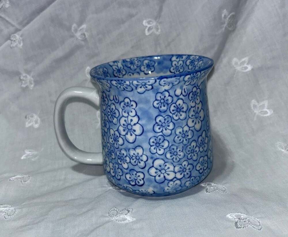 Ceramika Artystyczna Polish Pottery 11 oz Bubble Mug in Daisy Flurry Pattern